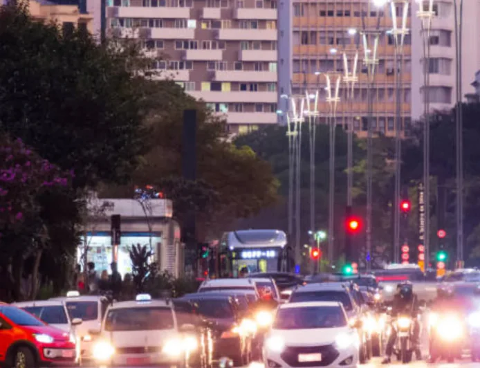 🚦 Como Você Vive o Trânsito na Sua Cidade? Participe da Enquete!