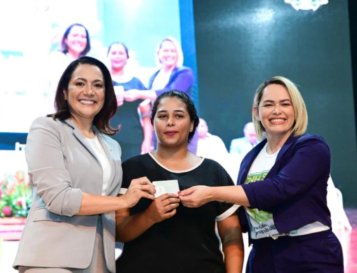 Acre entrega 803 CNHs sociais, anuncia vagas e reforça Detran com novos servidores